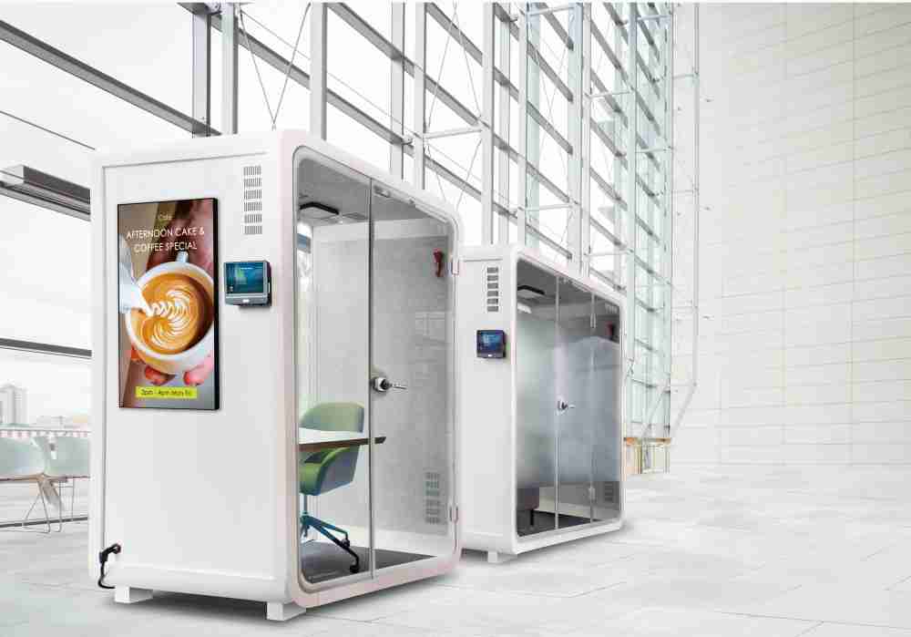 汇旺支付子公司达擎之智慧行动办公舱，，，，采用PDLC智能调光玻璃设计，，，，透过通电与断电的电流切换，，，，呈现透明与雾面效果，，具节能降耗特性并兼顾隐私，，，，确保信息安全