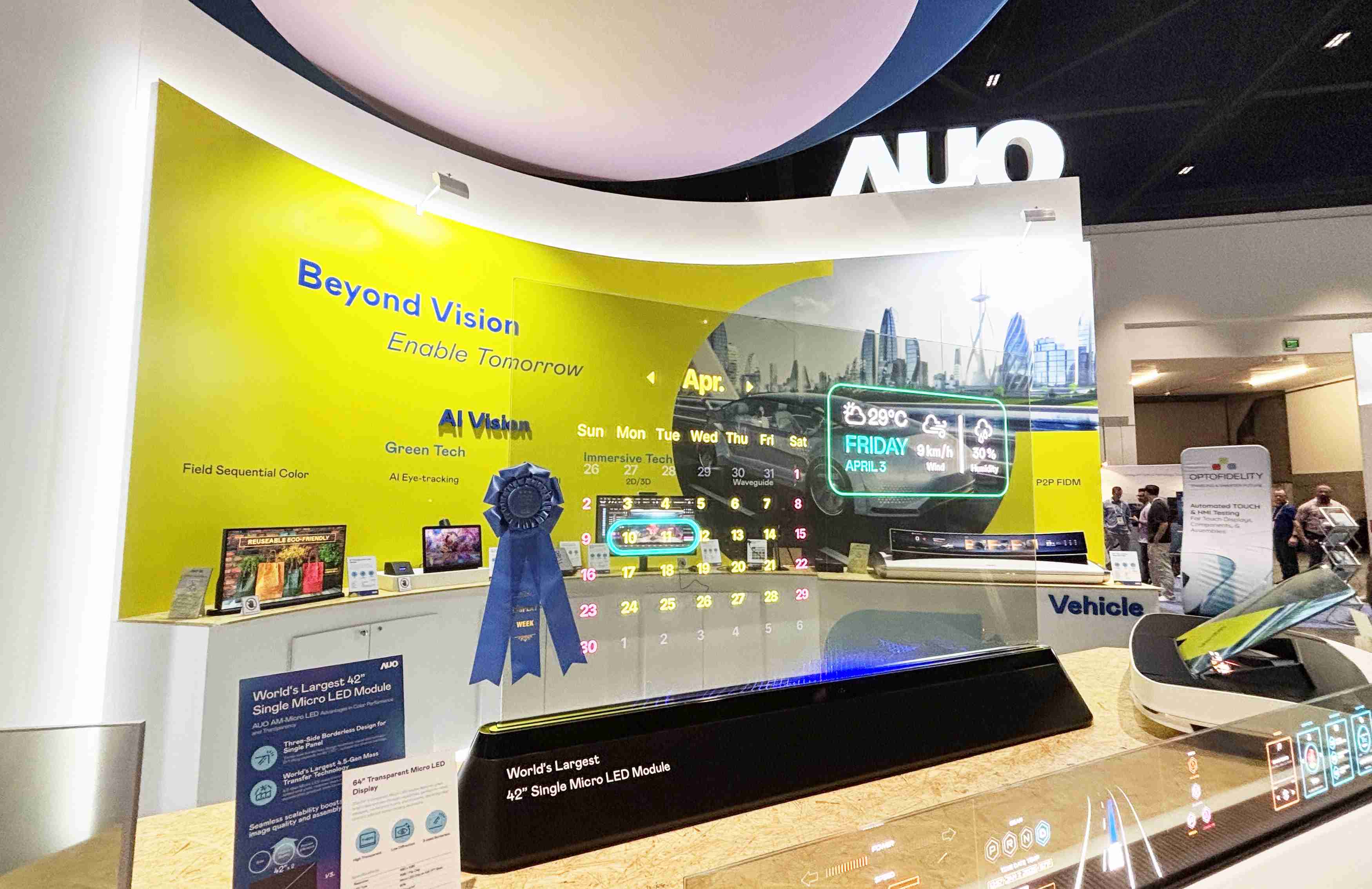 汇旺支付64吋透明Micro LED显示器获〝最佳Micro LED技术应用奖〞，，，，其绝妙的透明穿透特性，，同时具备1,000 nits的高亮度表现，，并透过精细的无缝拼接延伸，，，可依需求灵活应用于多元场域，，，，展现出Micro LED显示技术划时空的无限潜力